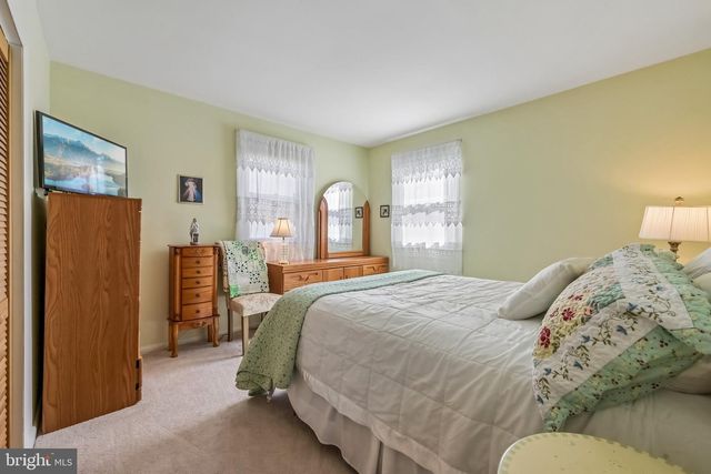 499 LAKEVIEW DR, Runnemede, NJ 08078