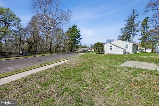499 LAKEVIEW DR, Runnemede, NJ 08078