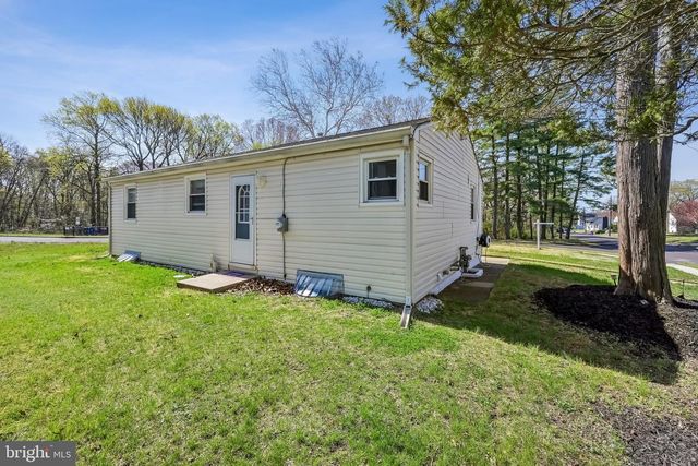 499 LAKEVIEW DR, Runnemede, NJ 08078