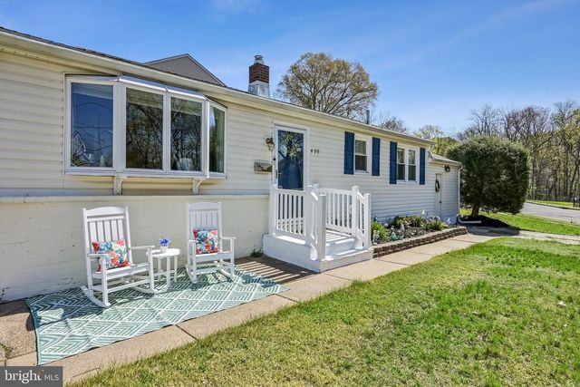 499 LAKEVIEW DR, Runnemede, NJ 08078