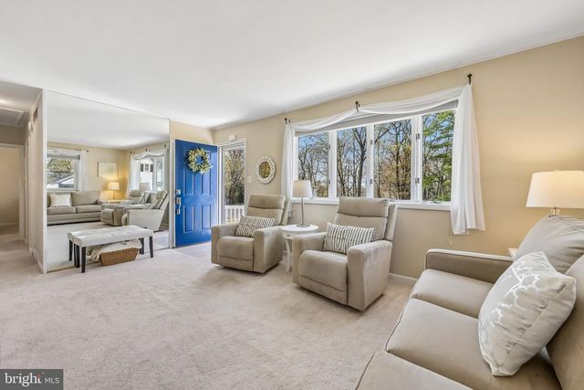 499 LAKEVIEW DR, Runnemede, NJ 08078