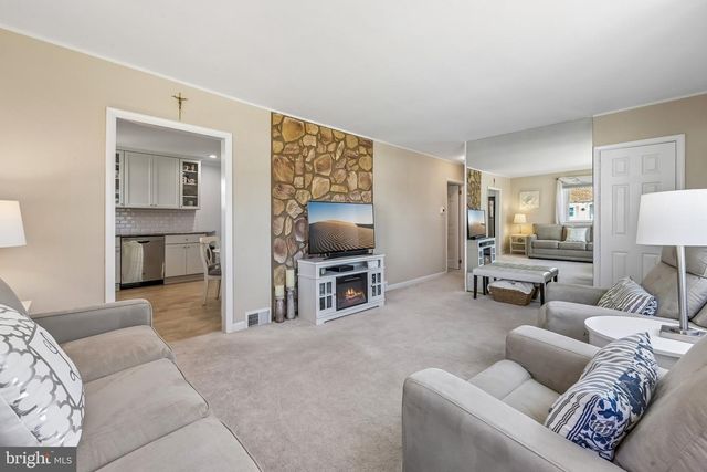 499 LAKEVIEW DR, Runnemede, NJ 08078