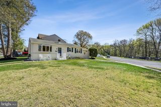 499 LAKEVIEW DR, Runnemede, NJ 08078