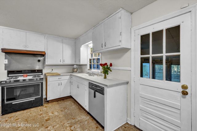 314 Colonial Circle, Jackson, MS 39211