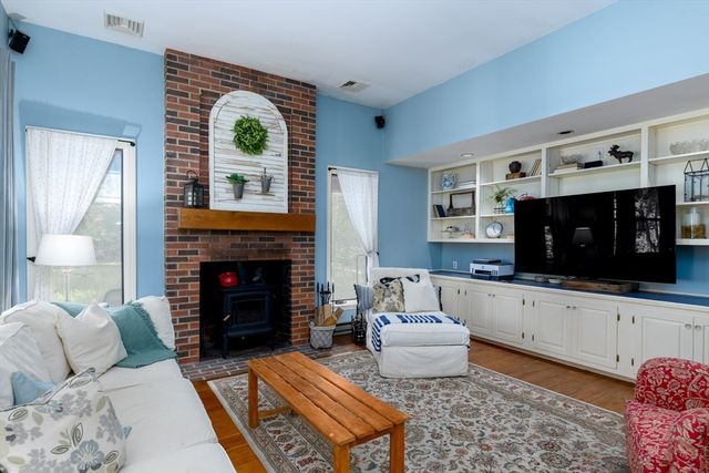 1662 Wachusett St, Holden, MA 01522