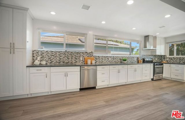 17527 Haynes Street, Van Nuys, CA 91406