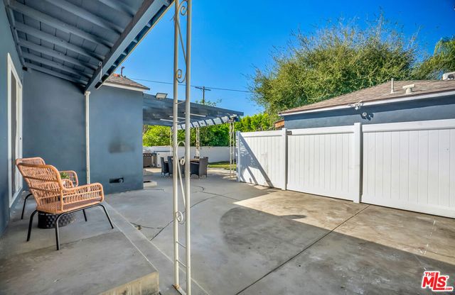 17527 Haynes Street, Van Nuys, CA 91406