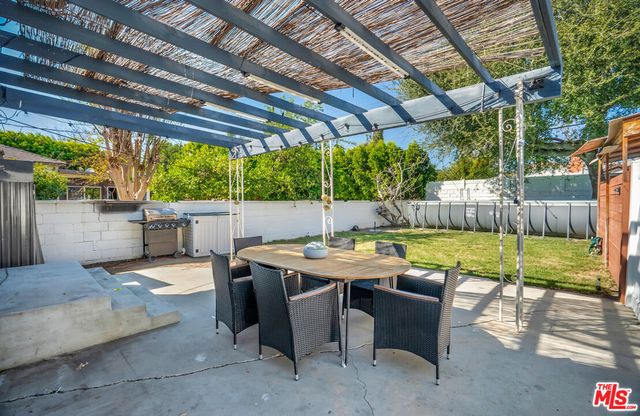 17527 Haynes Street, Van Nuys, CA 91406