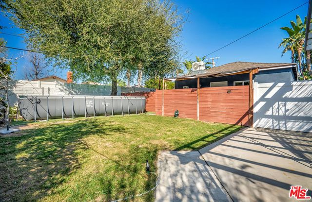 17527 Haynes Street, Van Nuys, CA 91406