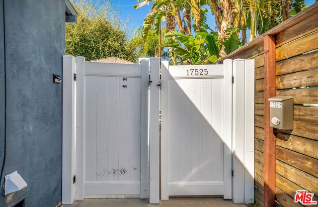 17527 Haynes Street, Van Nuys, CA 91406