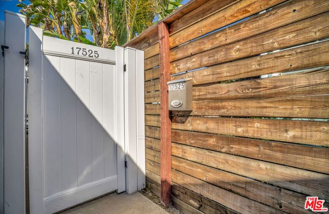 17527 Haynes Street, Van Nuys, CA 91406