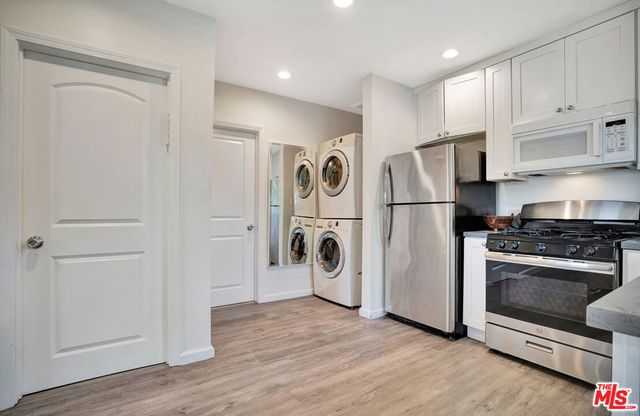 17527 Haynes Street, Van Nuys, CA 91406