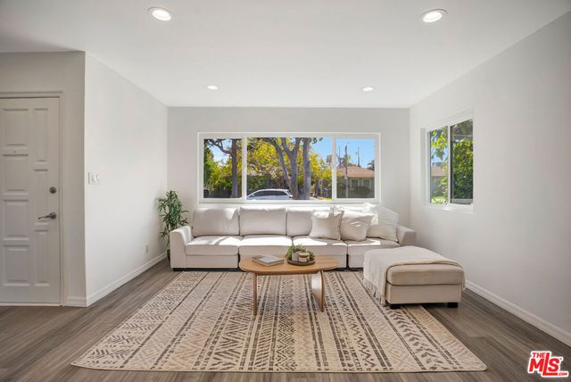 17527 Haynes Street, Van Nuys, CA 91406