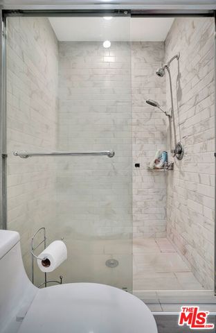 17527 Haynes Street, Van Nuys, CA 91406