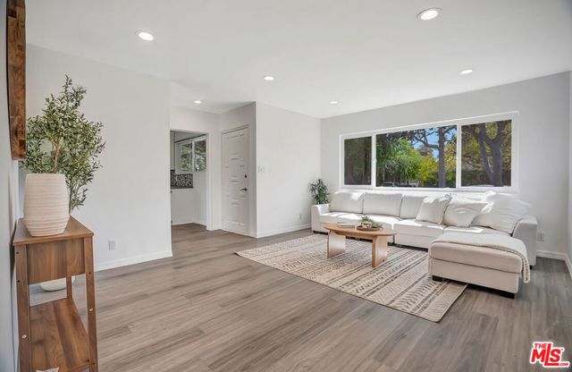 17527 Haynes Street, Van Nuys, CA 91406