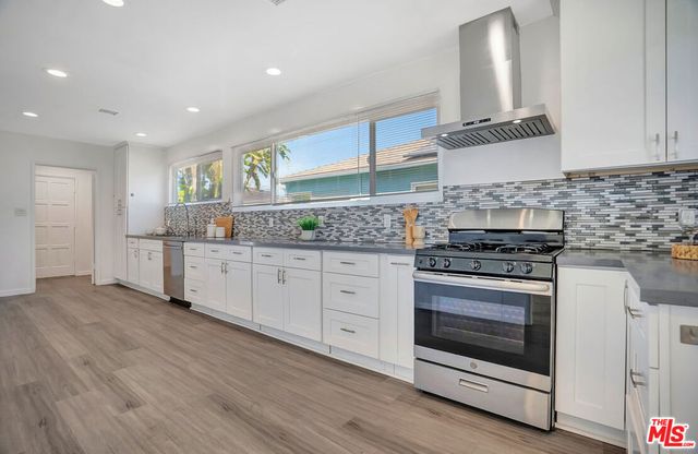 17527 Haynes Street, Van Nuys, CA 91406