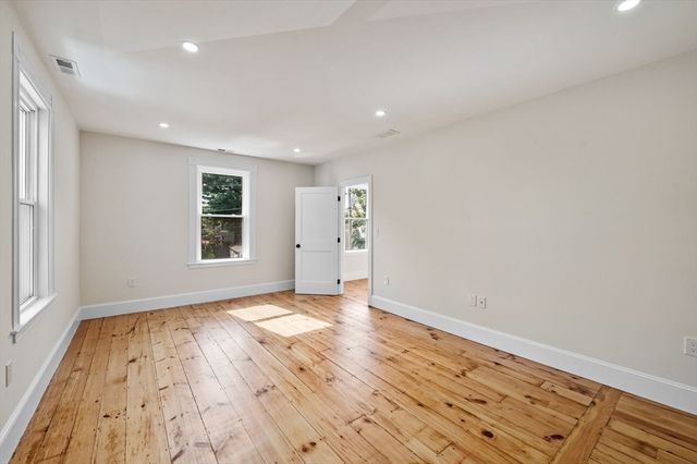 8 Cushing Street 2, Salem, MA 01970