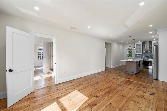 8 Cushing Street 2, Salem, MA 01970