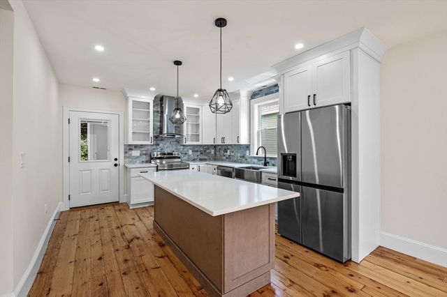 8 Cushing Street 2, Salem, MA 01970