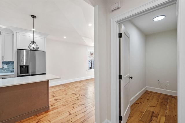 8 Cushing Street 2, Salem, MA 01970