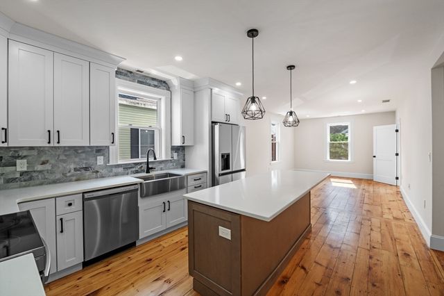 8 Cushing Street 2, Salem, MA 01970