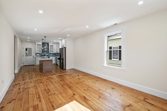 8 Cushing Street 2, Salem, MA 01970