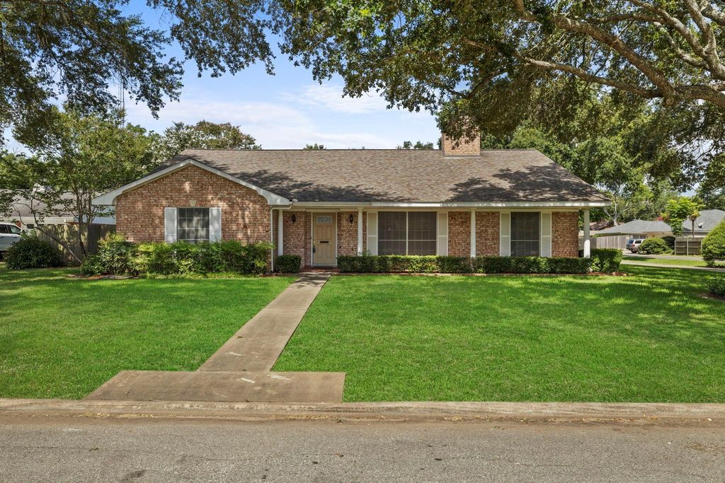 2504 Cypress Lane, Rosenberg, TX 77471