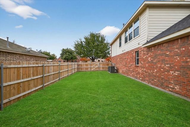 1420 Meadowlakes Drive, Azle, TX 76020