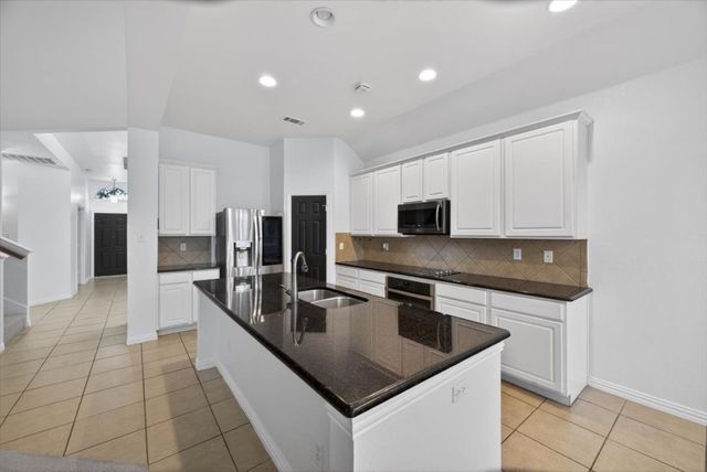 1420 Meadowlakes Drive, Azle, TX 76020