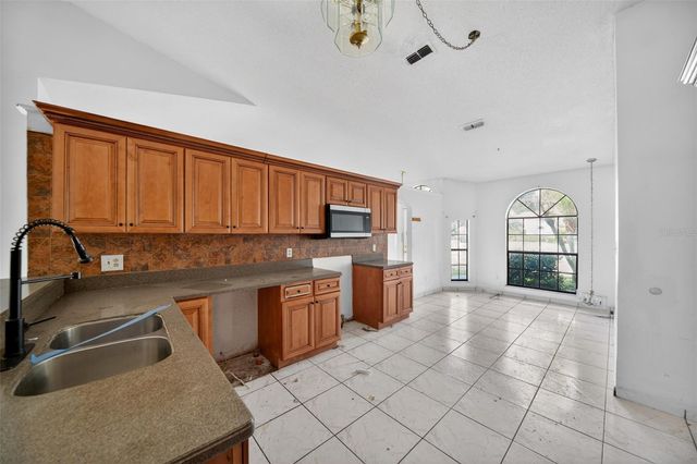 1006 N MAGEE CREEK COURT, Oviedo, FL 32765