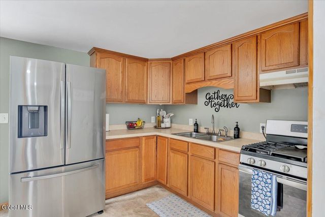 34 Shelterwood Road, Schodack, NY 12061