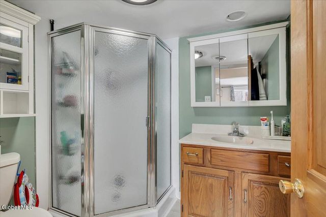 34 Shelterwood Road, Schodack, NY 12061