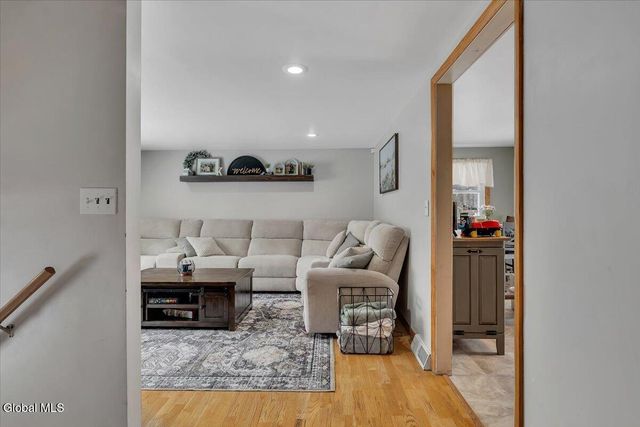 34 Shelterwood Road, Schodack, NY 12061