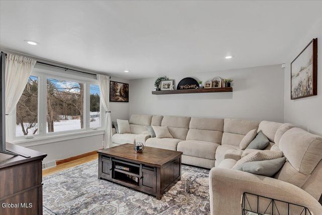 34 Shelterwood Road, Schodack, NY 12061