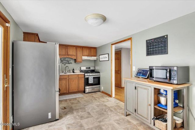 34 Shelterwood Road, Schodack, NY 12061