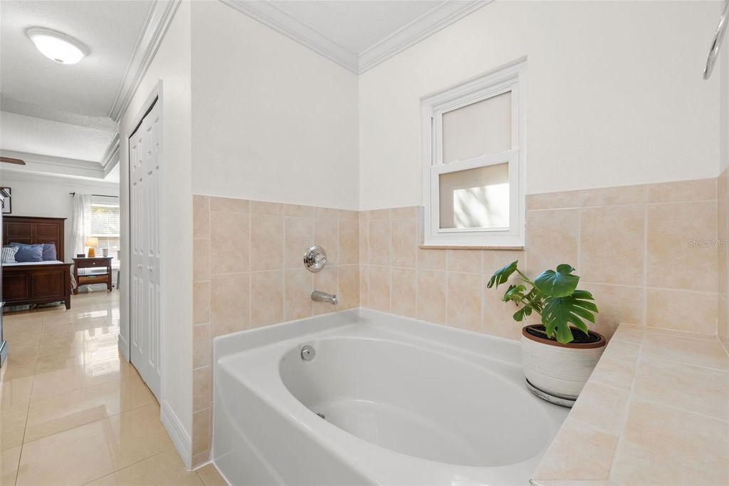 Image 19 of property listing at 1804 W ERNA DRIVE, Tampa, FL 33603