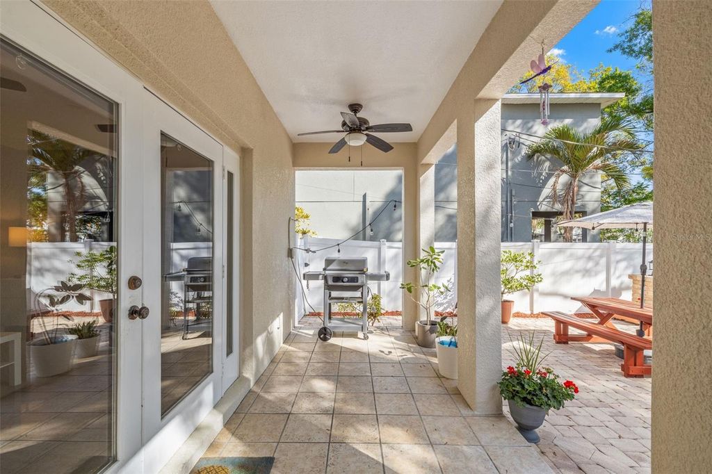 Image 33 of property listing at 1804 W ERNA DRIVE, Tampa, FL 33603