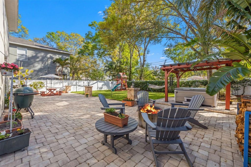 Image 36 of property listing at 1804 W ERNA DRIVE, Tampa, FL 33603