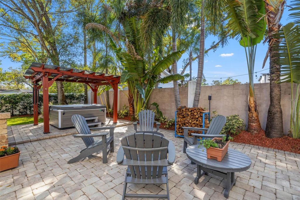 Image 38 of property listing at 1804 W ERNA DRIVE, Tampa, FL 33603