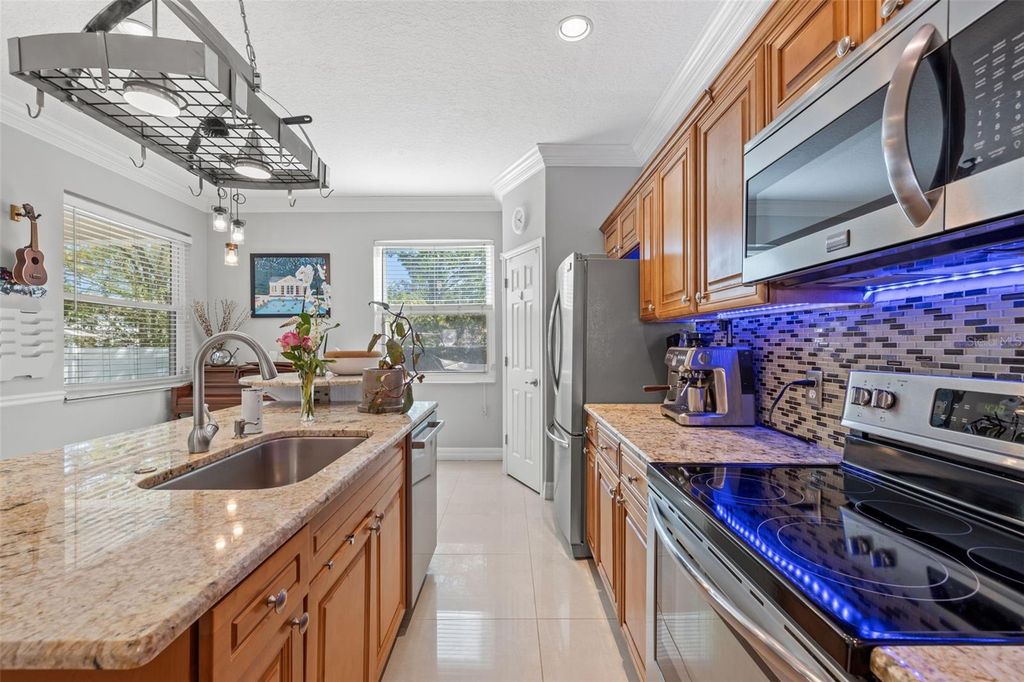 Image 8 of property listing at 1804 W ERNA DRIVE, Tampa, FL 33603