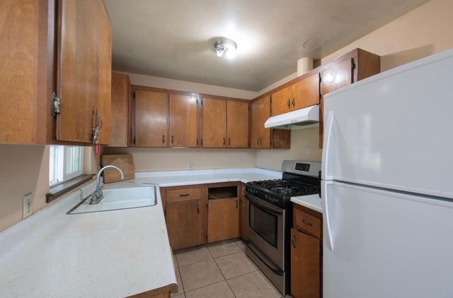 8233 S Elm Avenue, Fresno, CA 93706