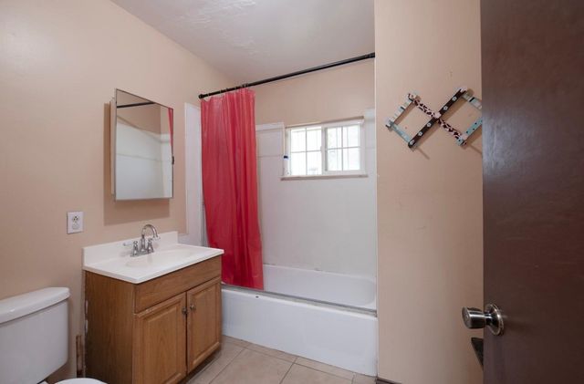 8233 S Elm Avenue, Fresno, CA 93706