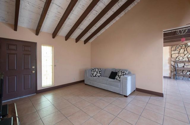 8233 S Elm Avenue, Fresno, CA 93706