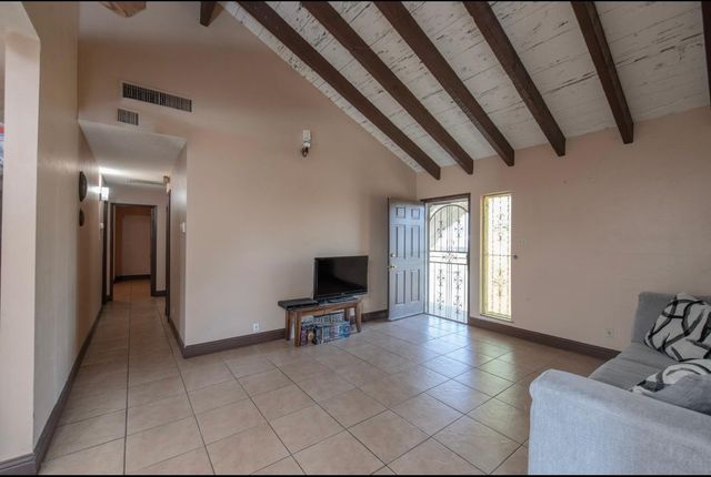 8233 S Elm Avenue, Fresno, CA 93706