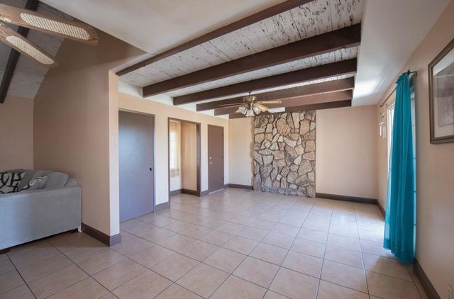 8233 S Elm Avenue, Fresno, CA 93706