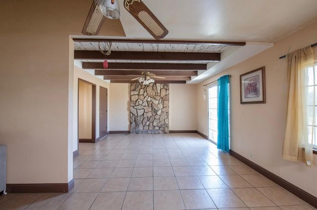 8233 S Elm Avenue, Fresno, CA 93706