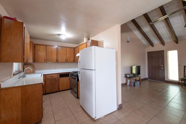 8233 S Elm Avenue, Fresno, CA 93706