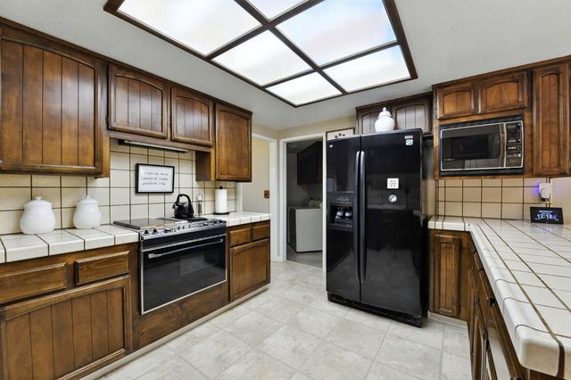 2709 Green Glen Rd, Cameron Park, CA 95682