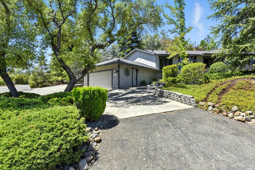 2709 Green Glen Rd, Cameron Park, CA 95682