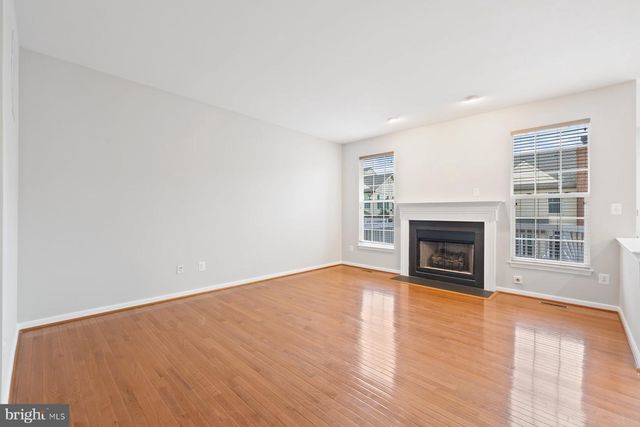 19608 EDGEMONT SQ, Ashburn, VA 20147